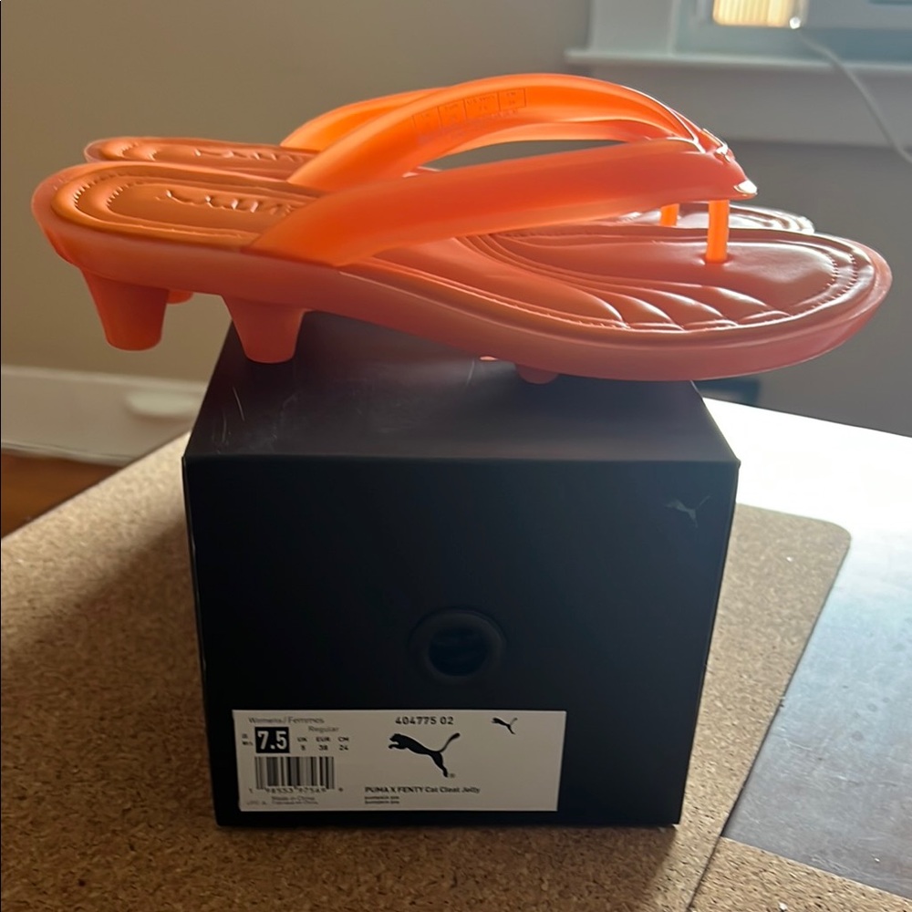 Fenty x Puma Cat Cleat Jelly
Size 7.5
NEVER WORN